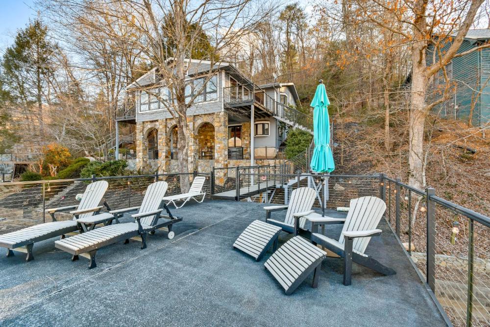 Hot Tub and Mtn Views! Rumbling Bald Resort Cabin